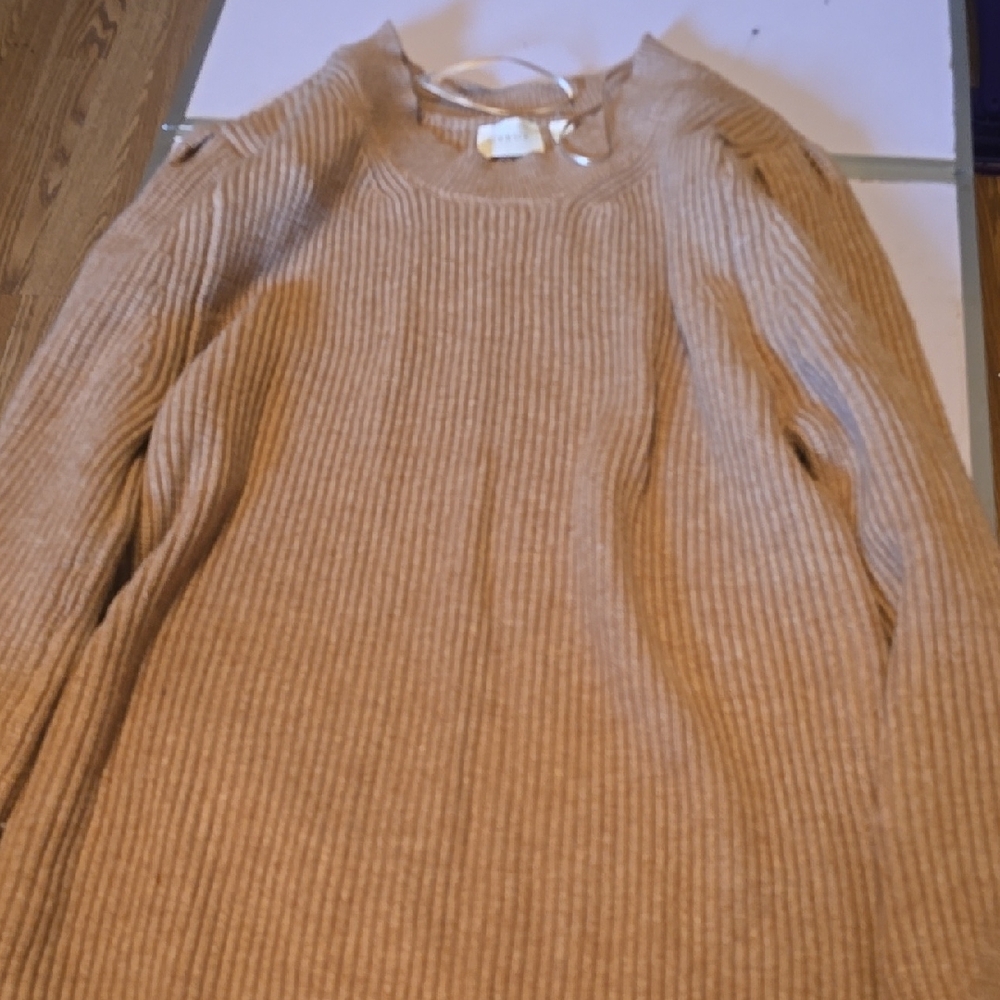 Cyrus Tan Ribbed Crew Neck Sweater
